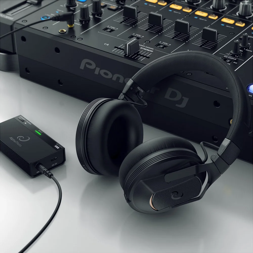 AlphaTheta HDJ-F10-TX'in SonicLink ultra düşük gecikmeli vericisi