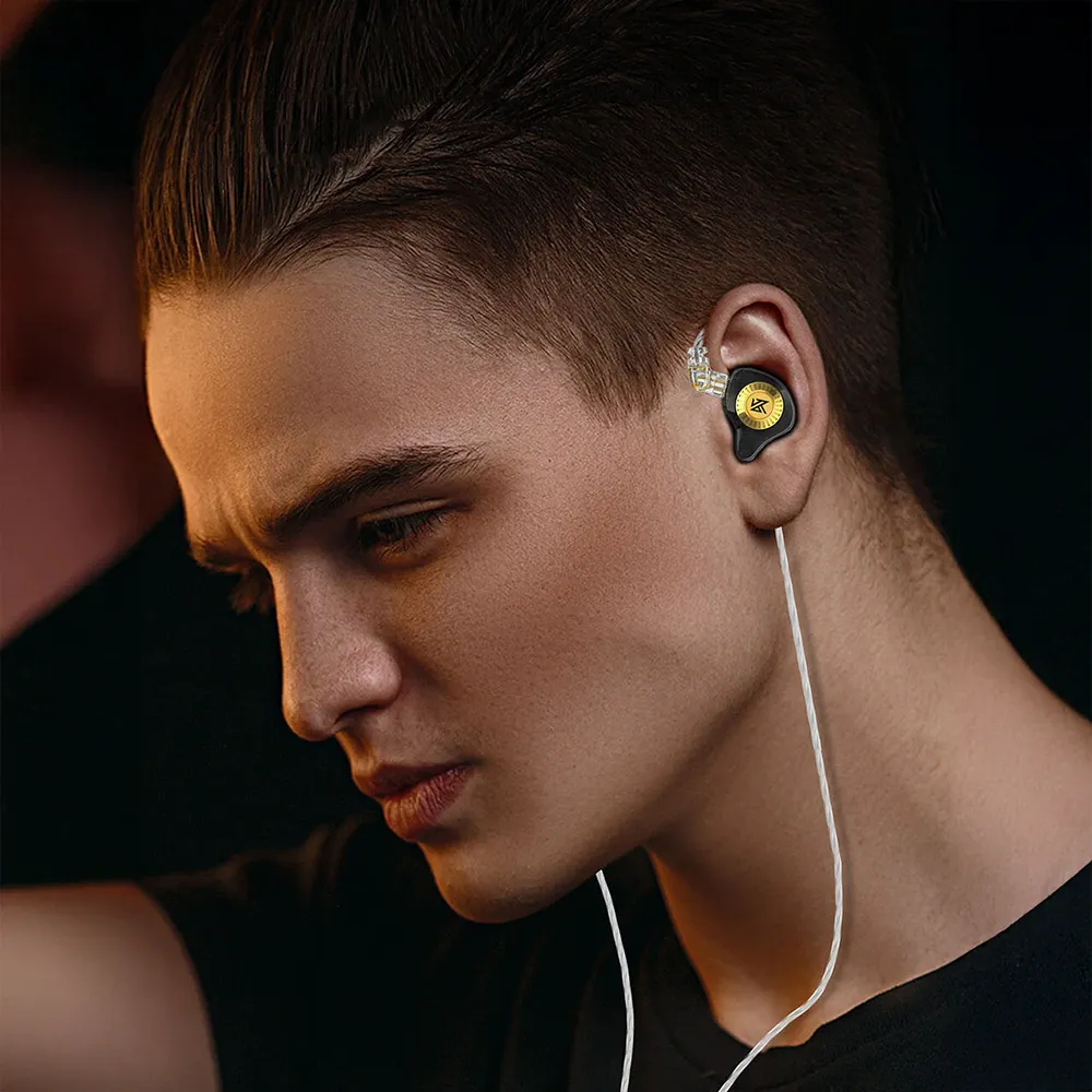 KZ EDX Ultra Hi-Fi kulaklığın kulağa tam oturan ergonomik yapısı