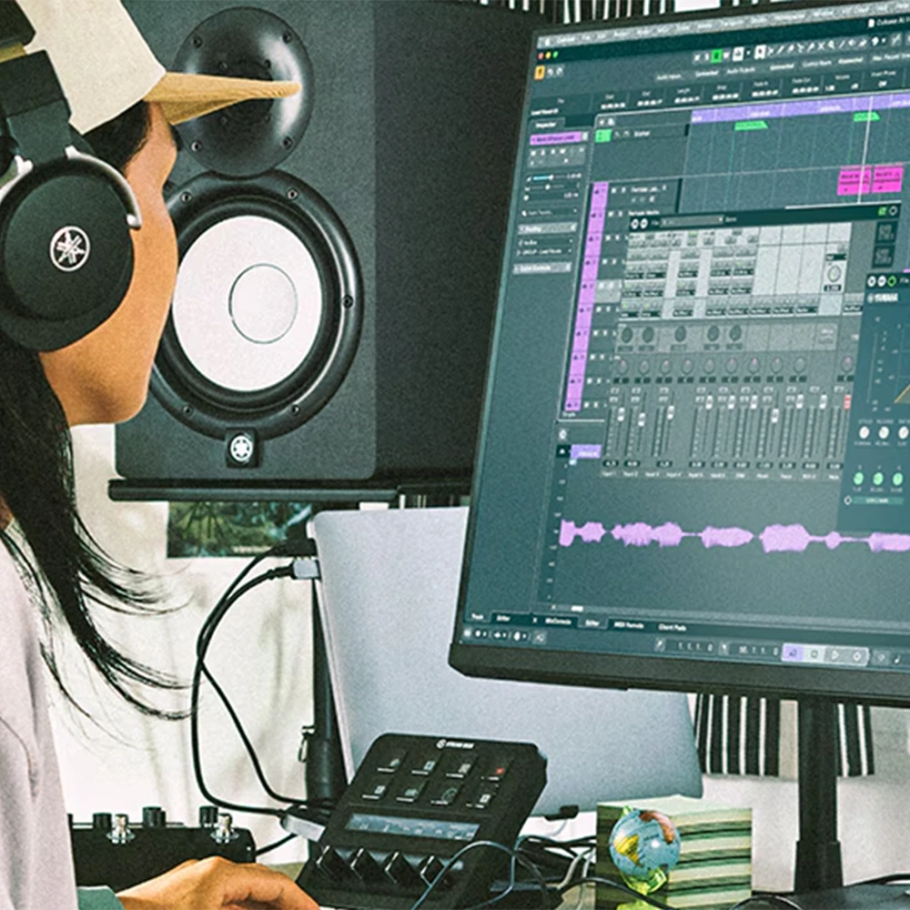 Yamaha UR22C Arka Panel MIDI ve Çıkışlar