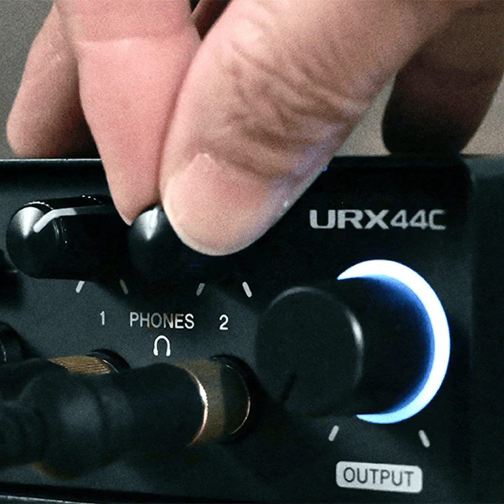 Yamaha URX44C Arka Panel Giriş ve Çıkışlar
