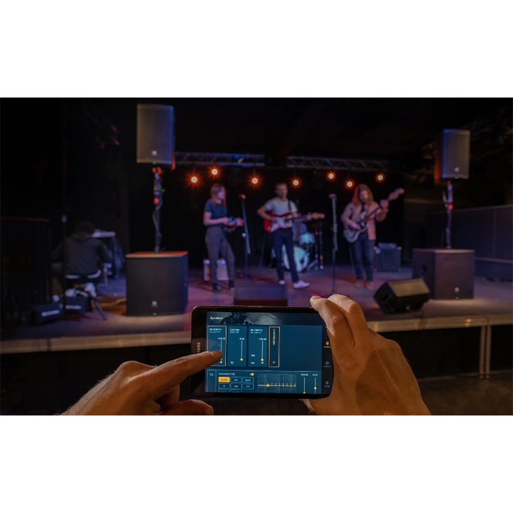 JBL Pro Connect uygulaması ile uzaktan kontrol edilen JBL EON712 PA sistemi